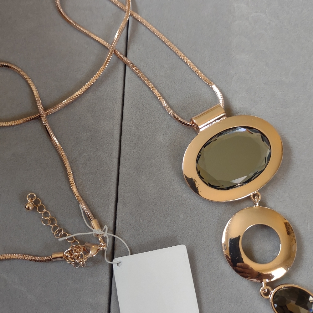 Statement necklace